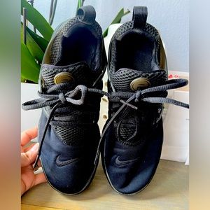 Nike Presto 5y fits 6.5/7 women’s.